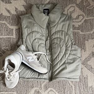 Bundle:New Balance Athletic Shoes in Gray & Vest